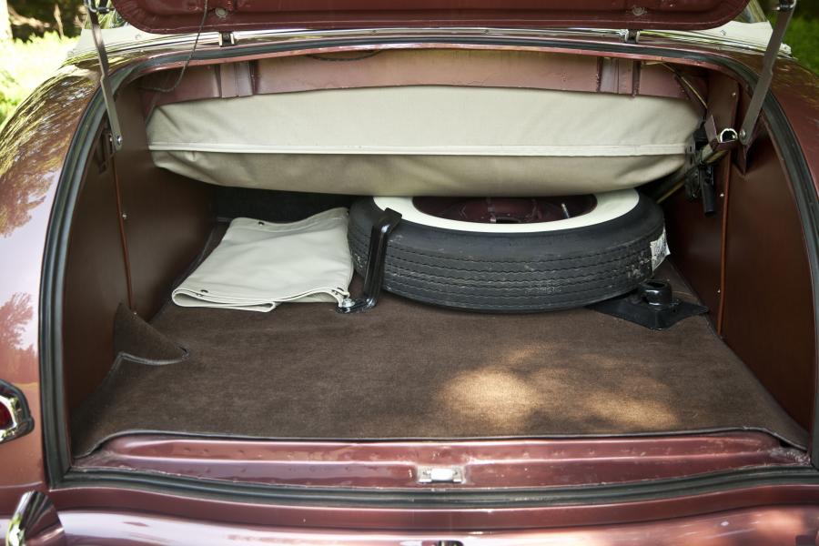  Kaiser Deluxe Convertible 1949 года  (фото 3 из 16)